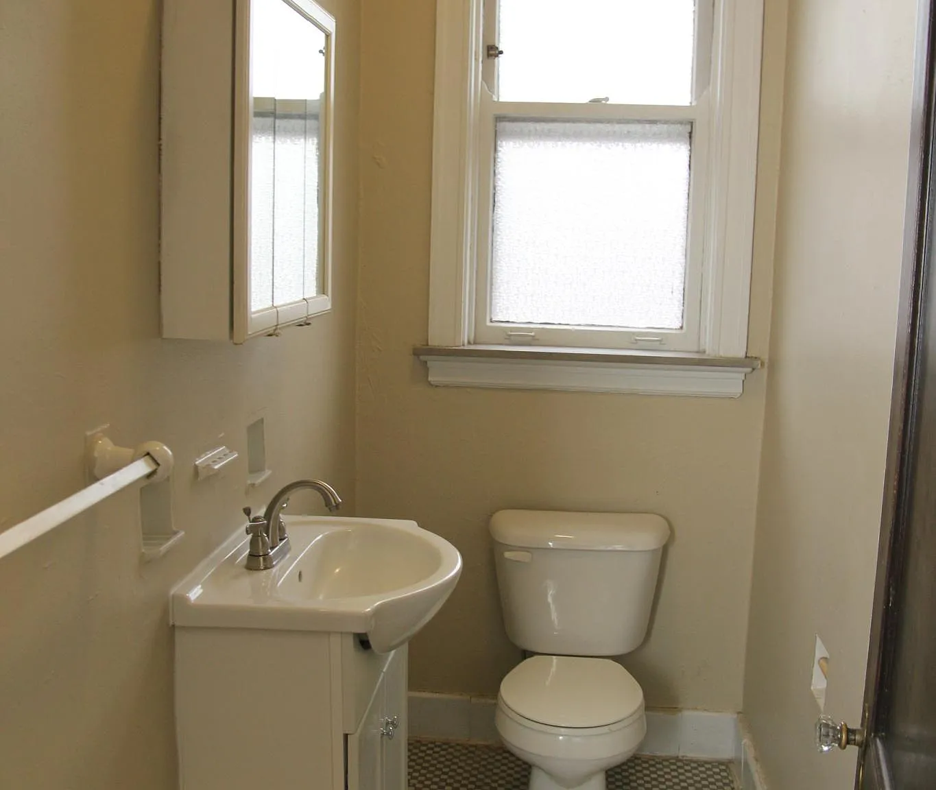 2 bed, 1.5 bath, 1413 sqft, $1,995 — Photo 2