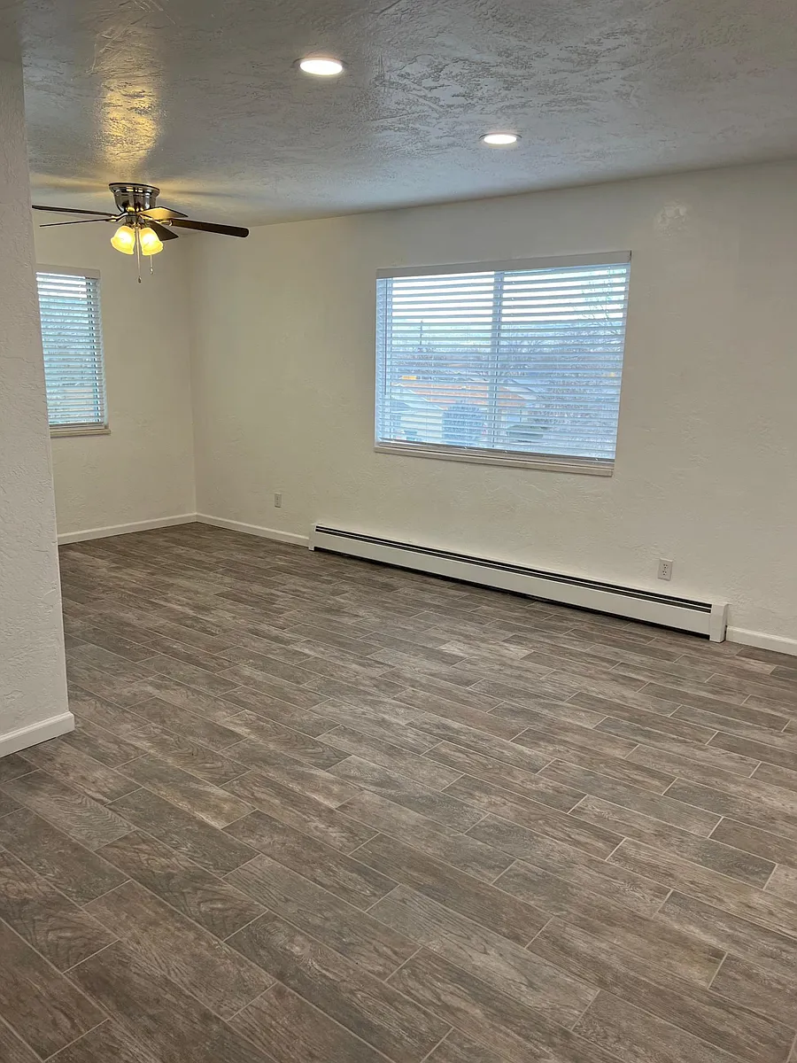 Building Photo - 2534 Hill Ave #18