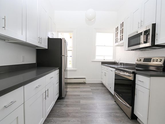2nd image of 1062 Fulton St #2