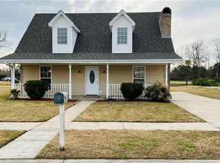 2413 Daniel Dr, Violet, LA 70092