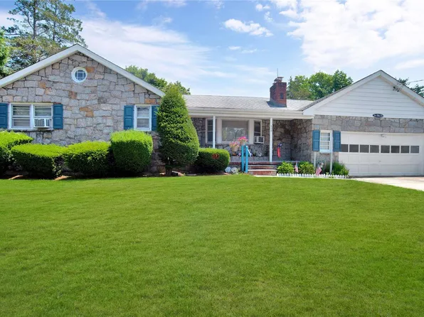 255 Staples Street, Farmingdale, NY 11735