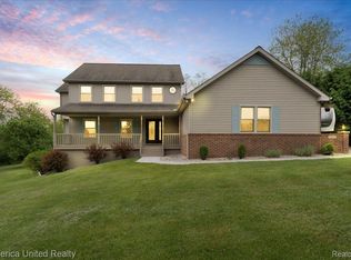 6503 Mountview Ct, Brighton, MI 48116
