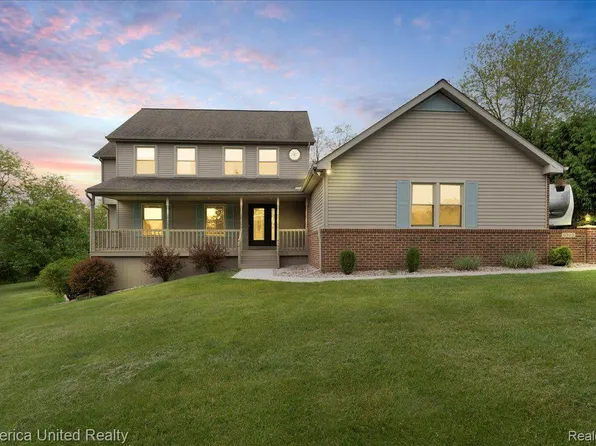 6503 Mountview Ct, Brighton, MI 48116