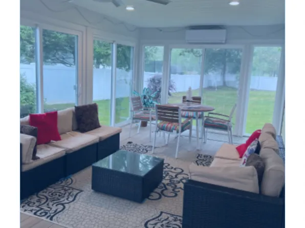 (undisclosed Address), Bay Shore, NY 11706