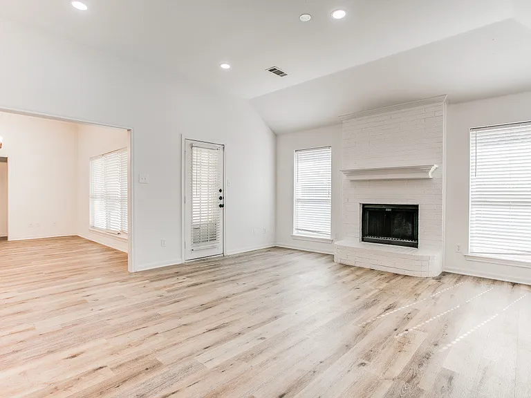 224 Blossom Ln — Photo 7