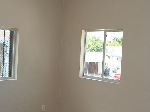 2nd image of 2027 Johnston St