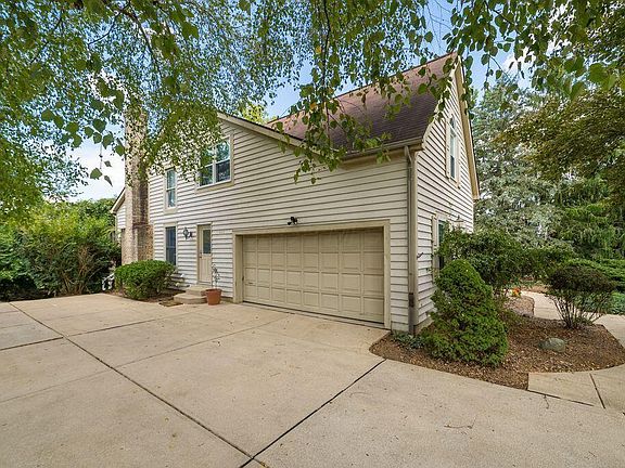 3rd image of 266 Oakham Ct