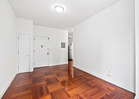 5th image of 611 W 137th St #25A