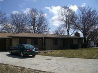 709 S Elm St, Three Oaks, MI 49128