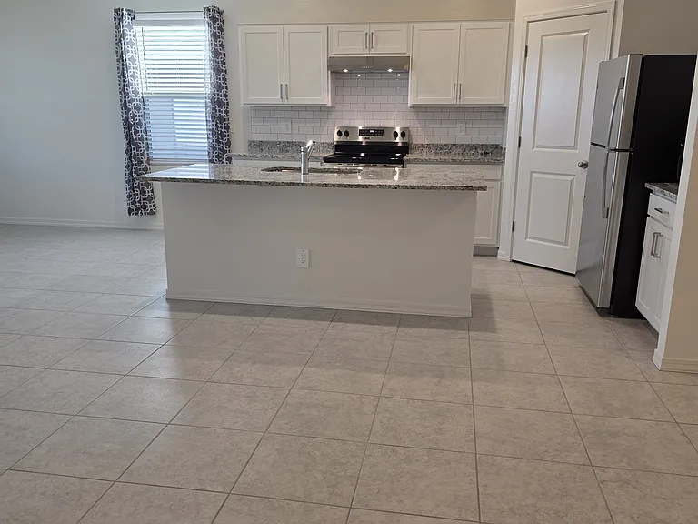 2367 E Steer Dr — Photo 4