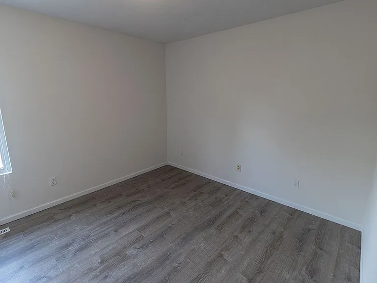 3310 E Saint Charles Rd — Photo 21
