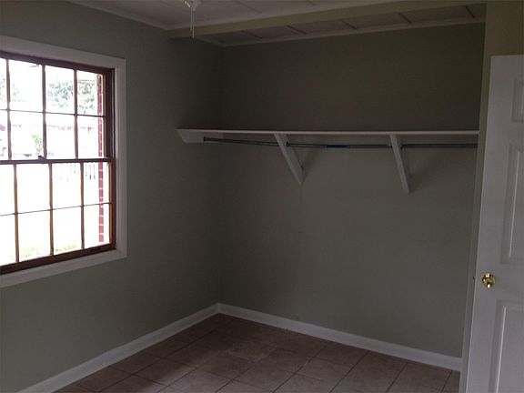 5th image of 420 Richmond Ave