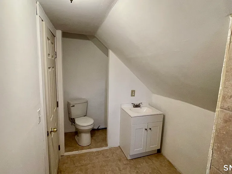 58 E Pearl St — Photo 16