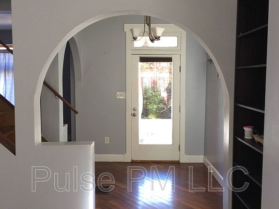 4th image of 25 E 24th St