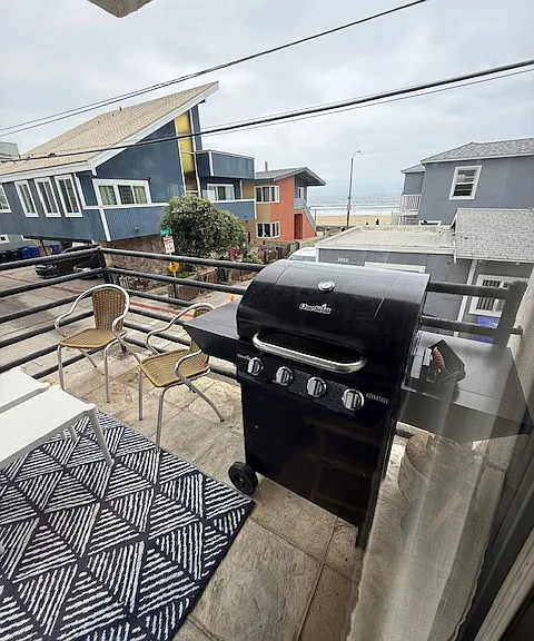 718 Sunset Ct — Photo 2