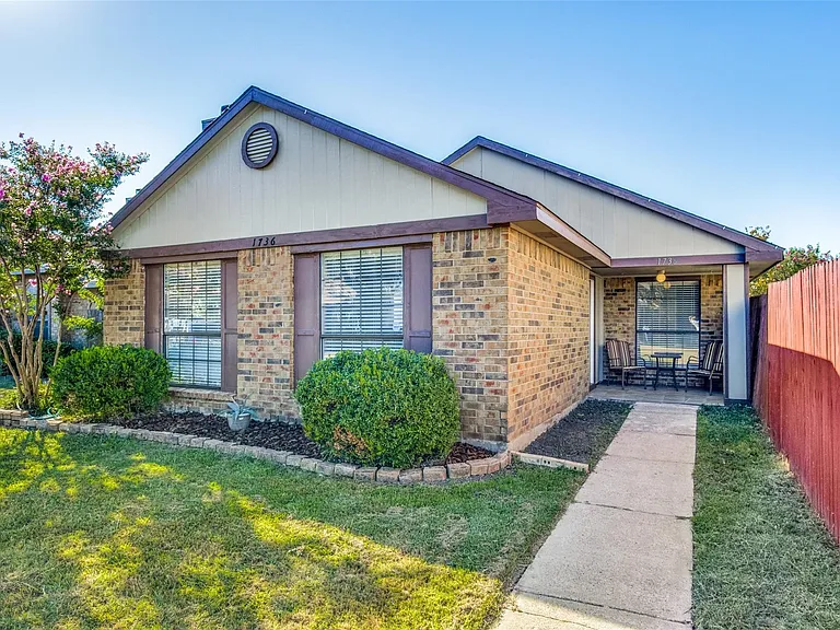1736 Wheat Field Dr — Photo 1