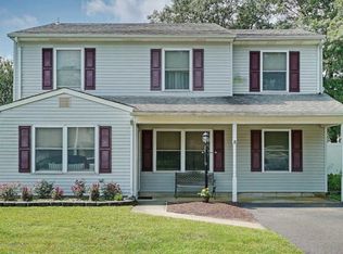 28 Bunker Hill Dr, Toms River, NJ 08755