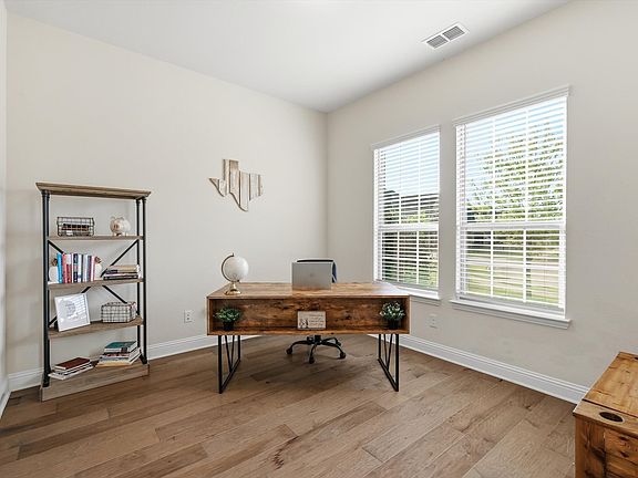 5th image of 2109 Falcon Ridge Dr