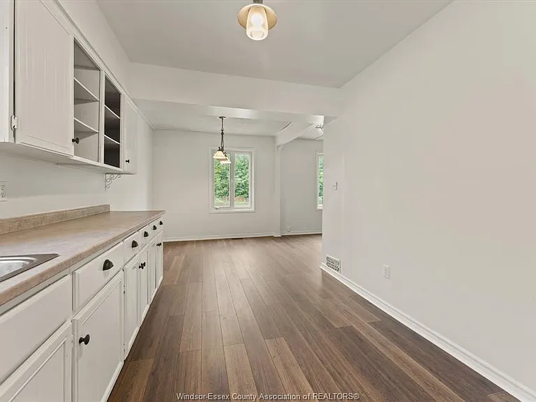 1533 Alexis Rd — Photo 14