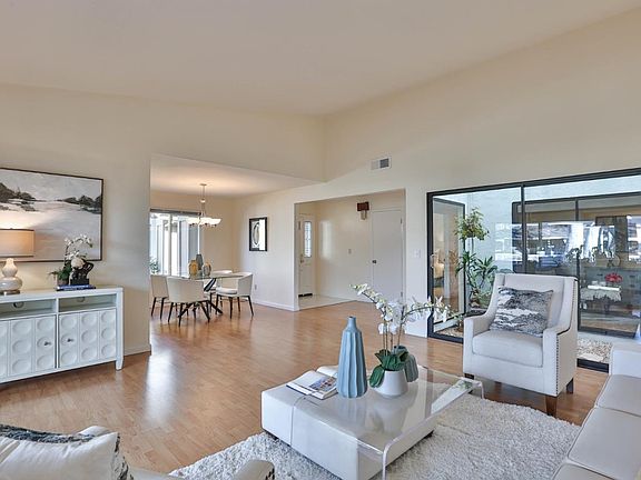 5th image of 1127 Silver Oak Ct