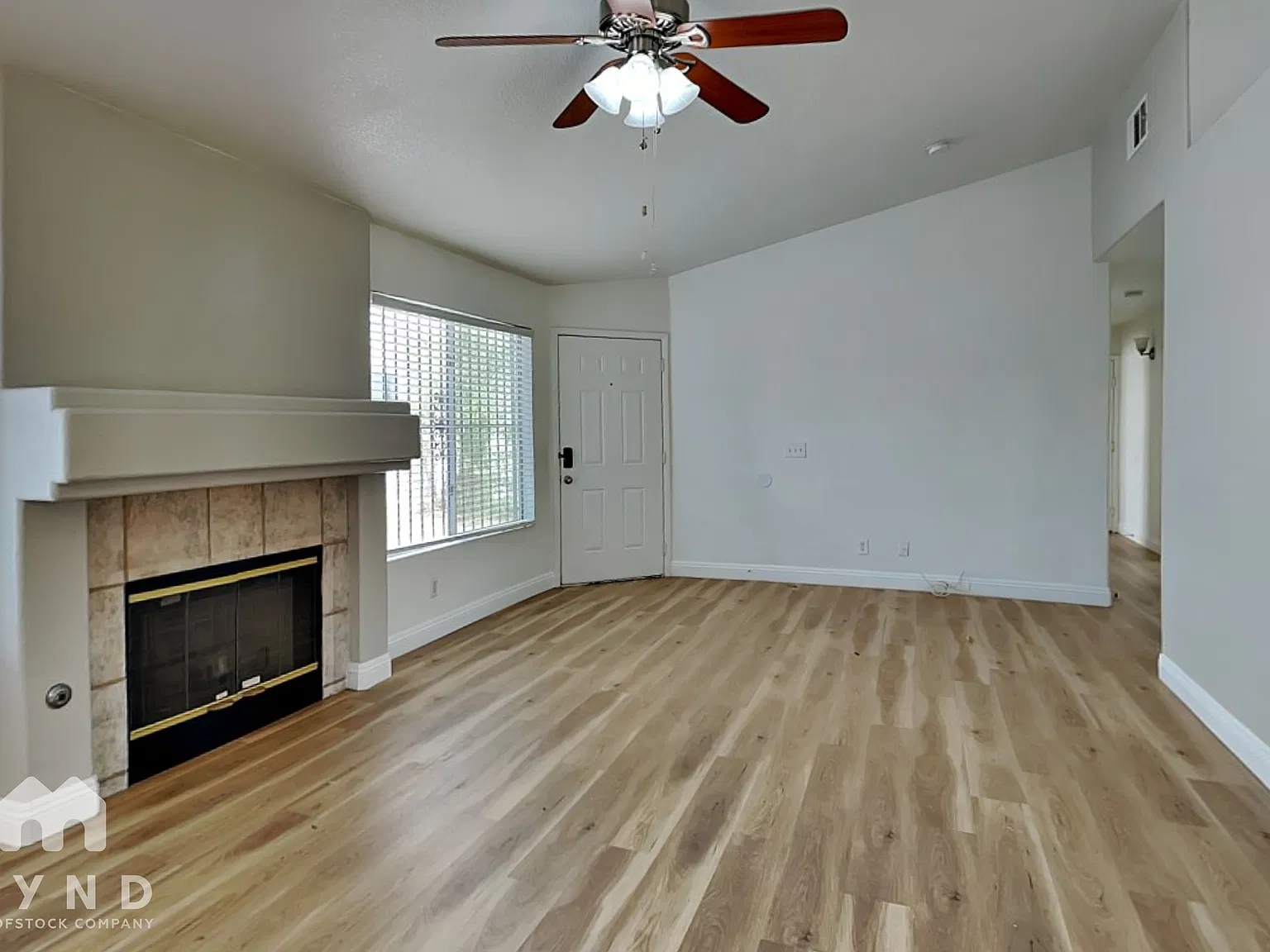 3 bed, 2.0 bath, 1227 sqft, $1,995 — Photo 3
