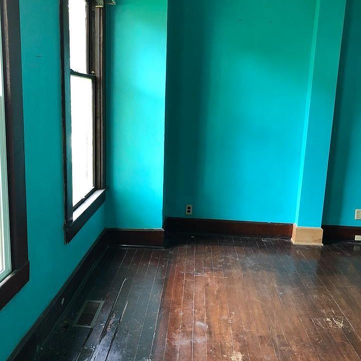 1st image of 223 E Willard St