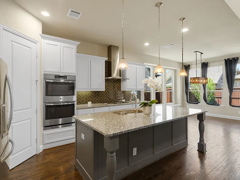 2703 Navarro Trl — Photo 4