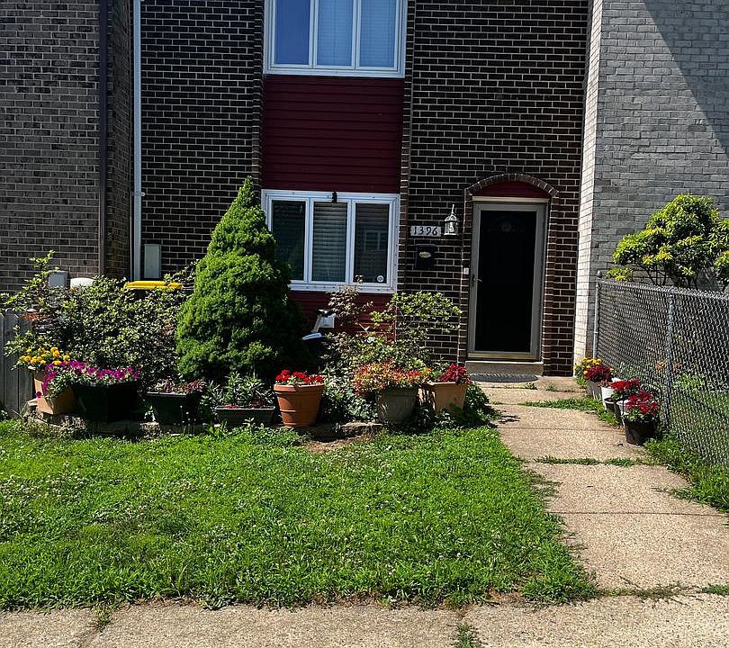 1st image of 1396 Arundel Way