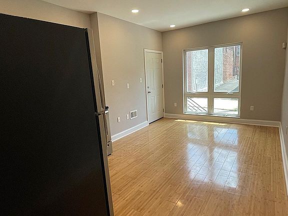 3rd image of 4111 Ludlow St #1F