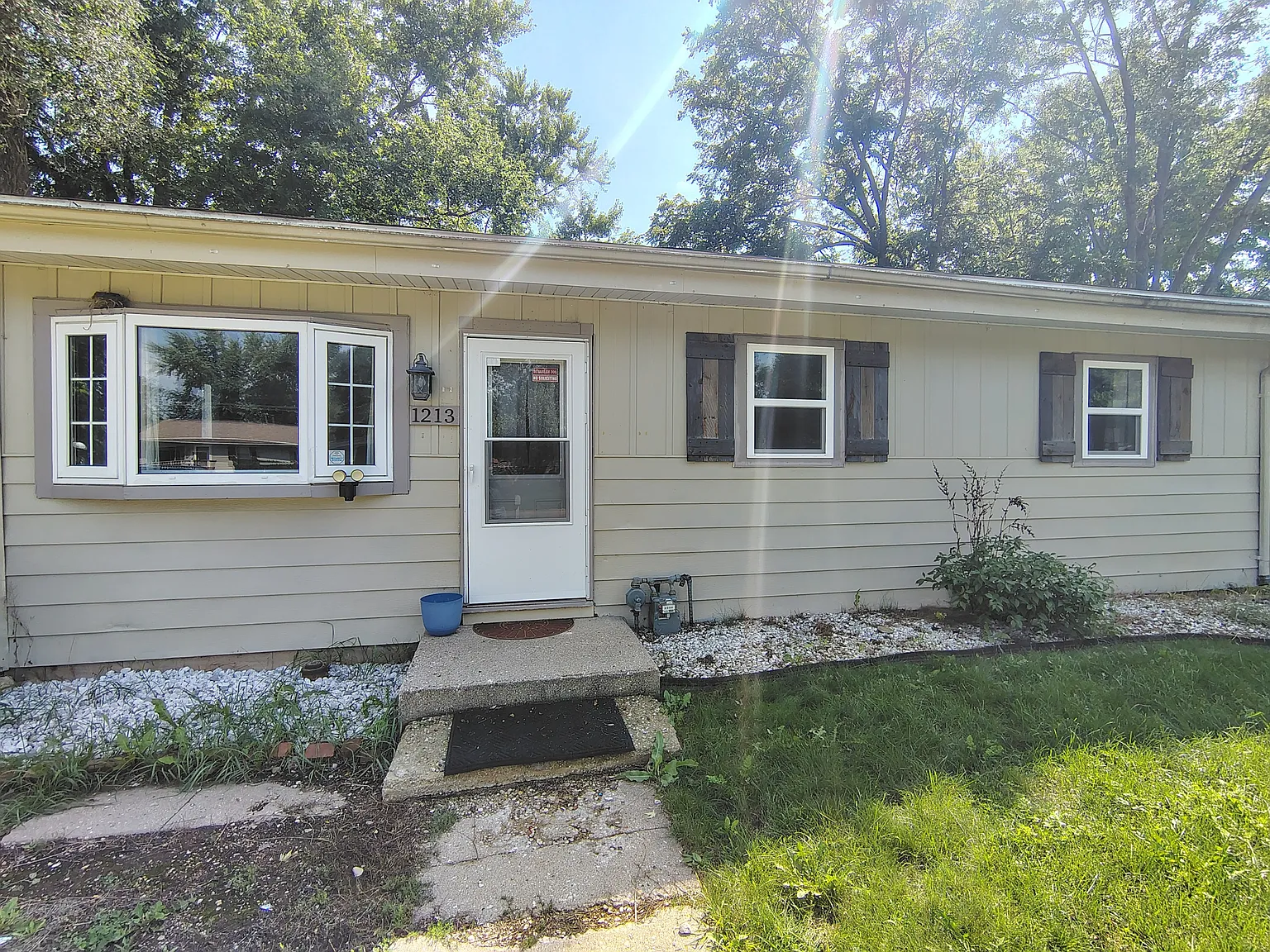 3 bed, $1,700 — Photo 1