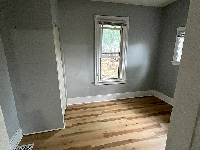129 E Market St — Photo 10