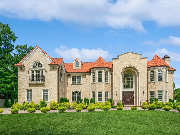 280 Breezyway, Lawrence, NY 11559