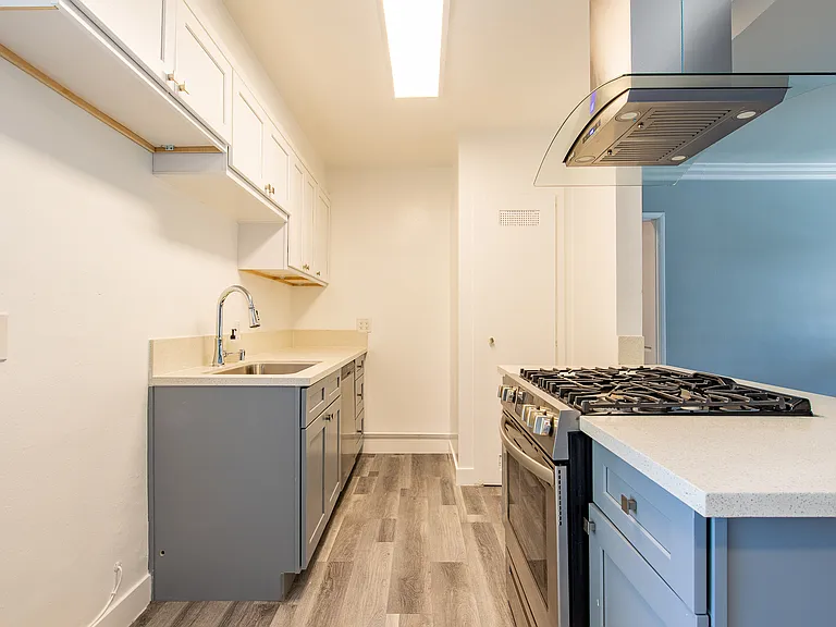 4427 Woodman Ave #1X1 — Photo 5