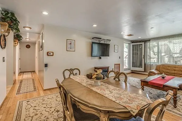2 bed, 1090 sqft, $2,750 — Photo 3