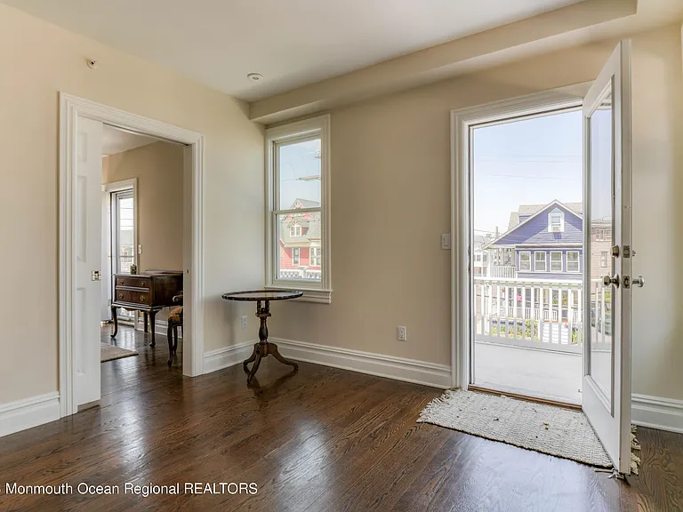 16 Abbott Ave — Photo 29