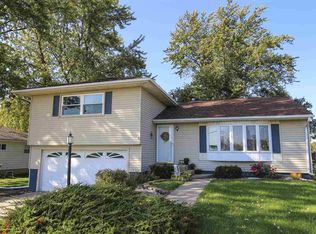 1304 4th St SW, Waverly, IA 50677