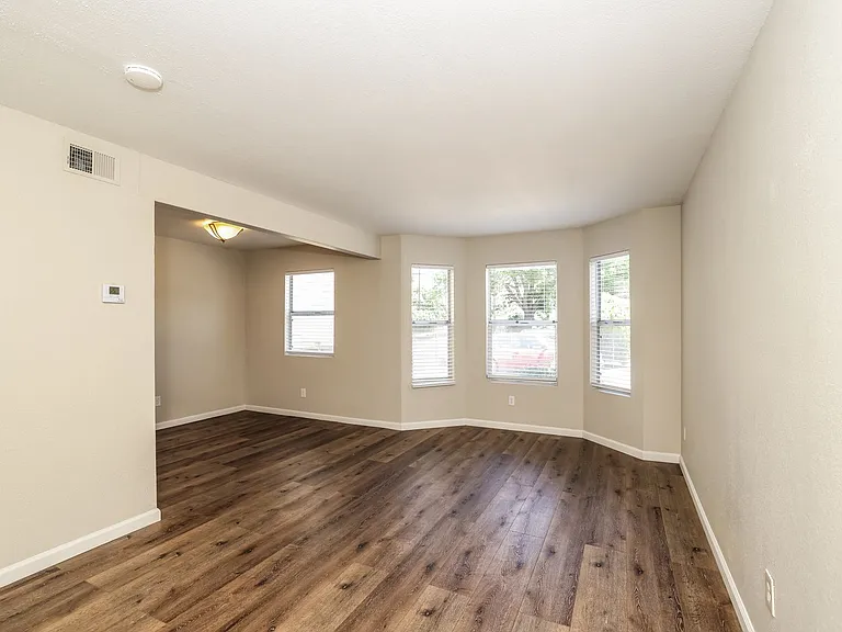 5851 Vallejo St #D — Photo 4