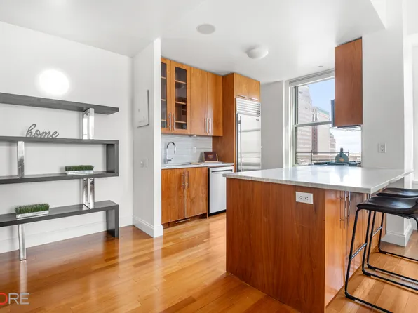 88 Greenwich Street 923 image 2 of 19