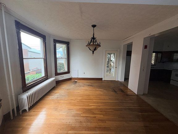 4th image of 231 Race St