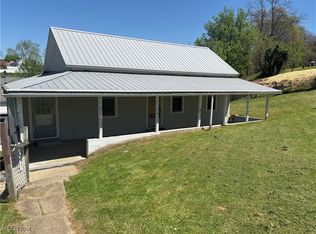 304 Poplar St, Saint Marys, WV