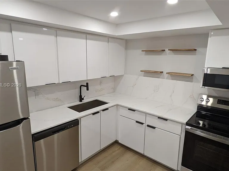 501 Three Islands Blvd #112 — Photo 7