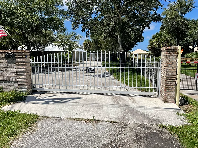 W Boothe Dr — Photo 25