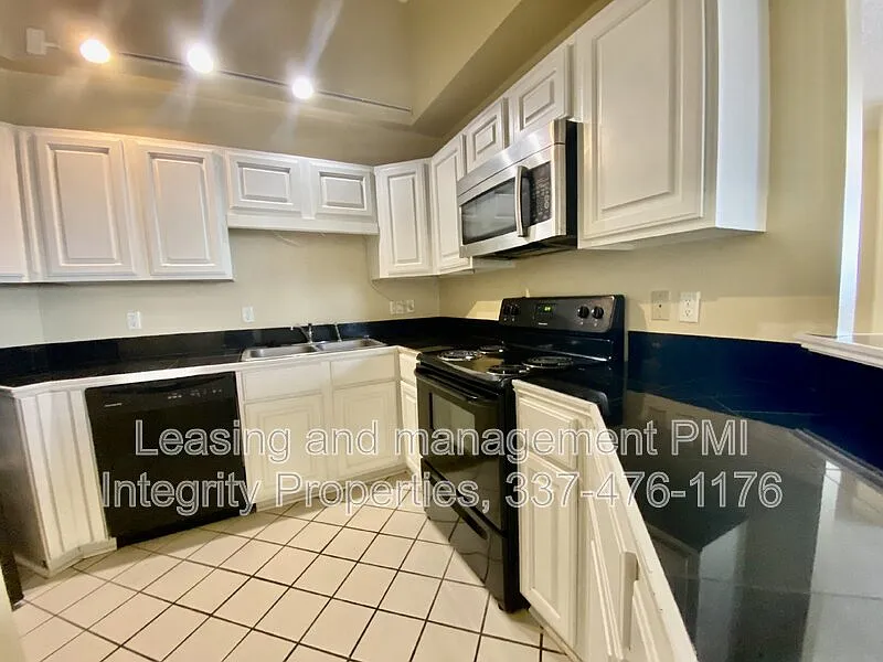2 bed, 2.0 bath, 1020 sqft, $1,300 — Photo 4