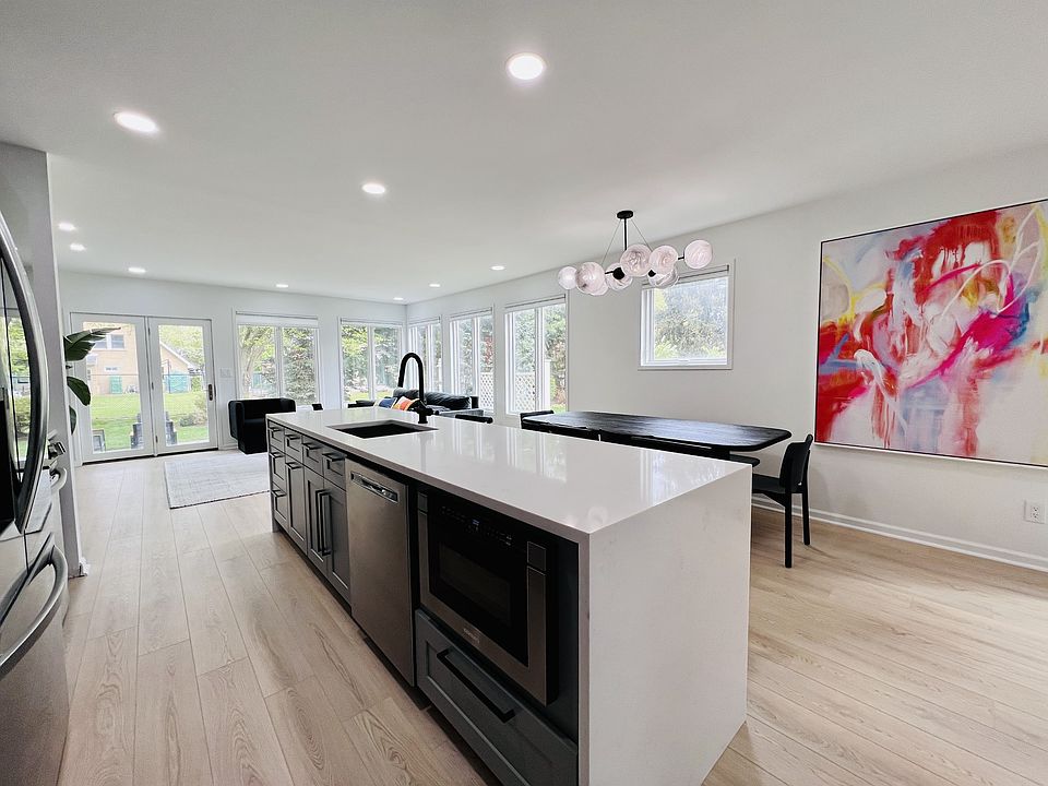 1st image of 323 Gross St