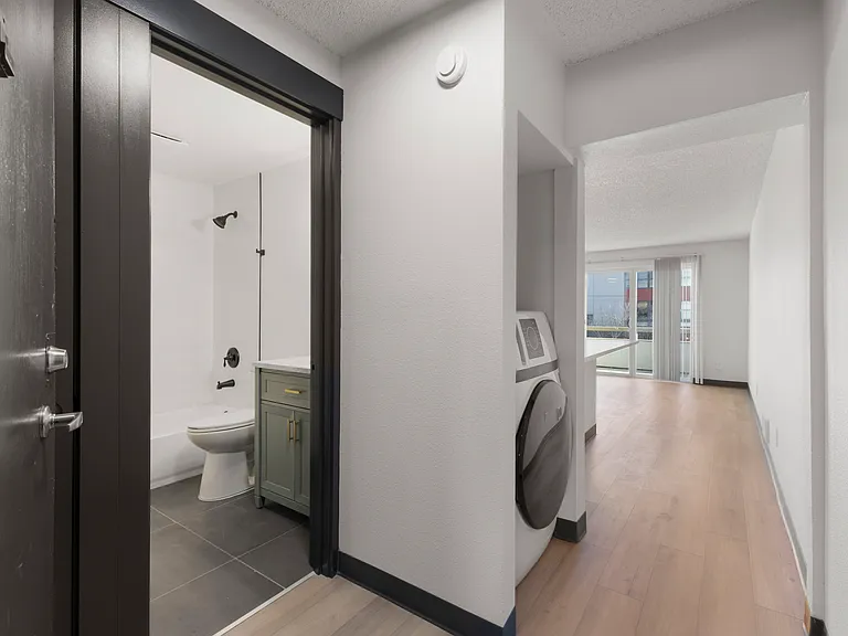 Baycrest Apartments — Photo 9