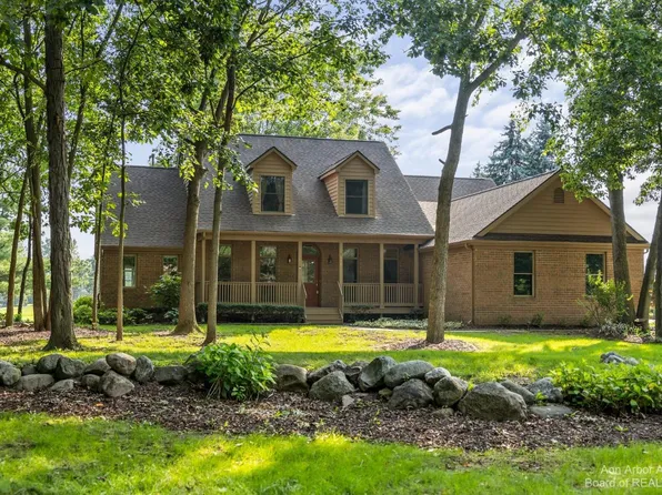 5116 Forest View Ct, Ann Arbor, MI 48108