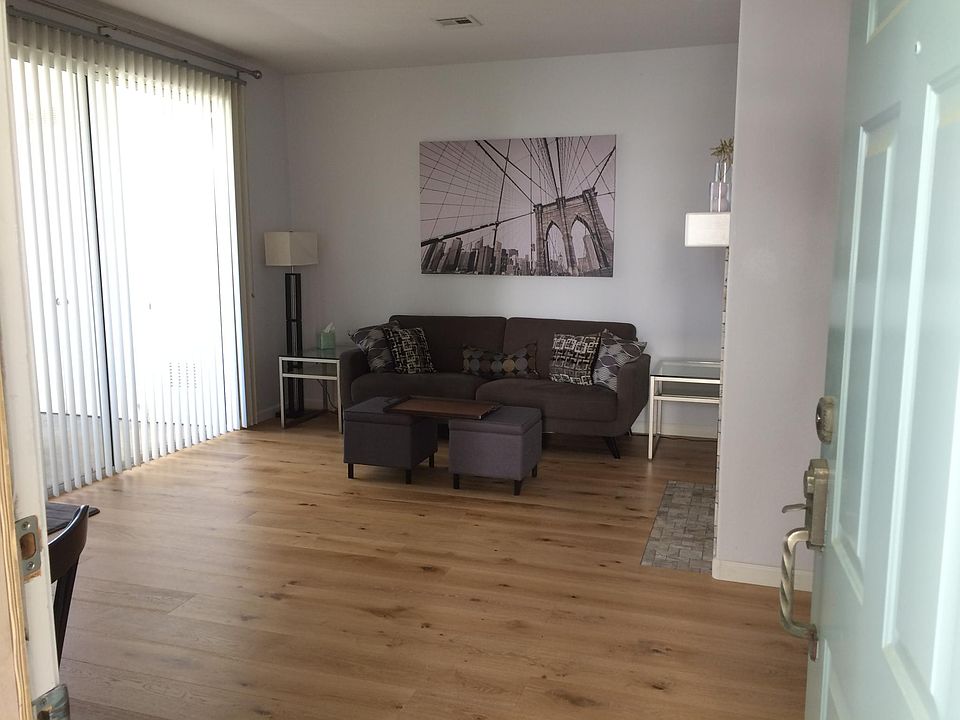 Spacious living room. 9-ft ceilings,