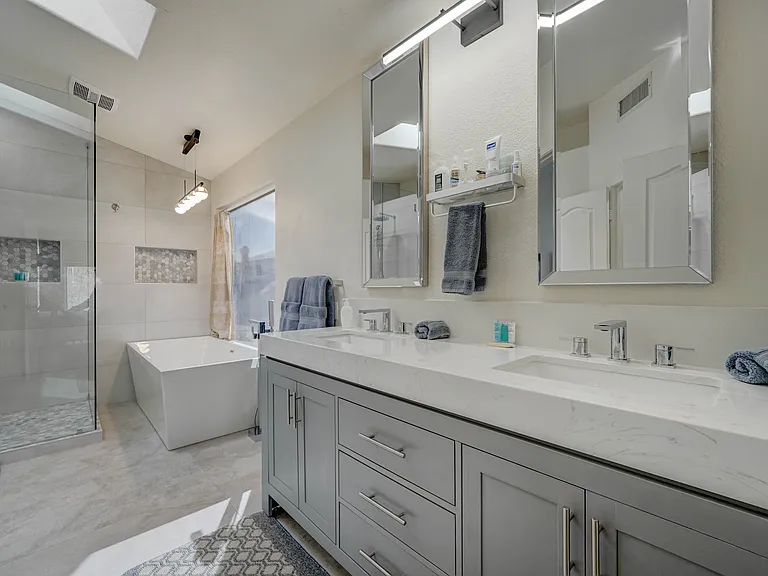 820 E Mountain Sage Dr — Photo 17