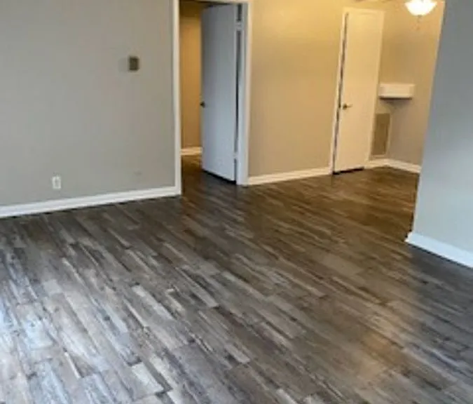 1729 Cox St — Photo 6
