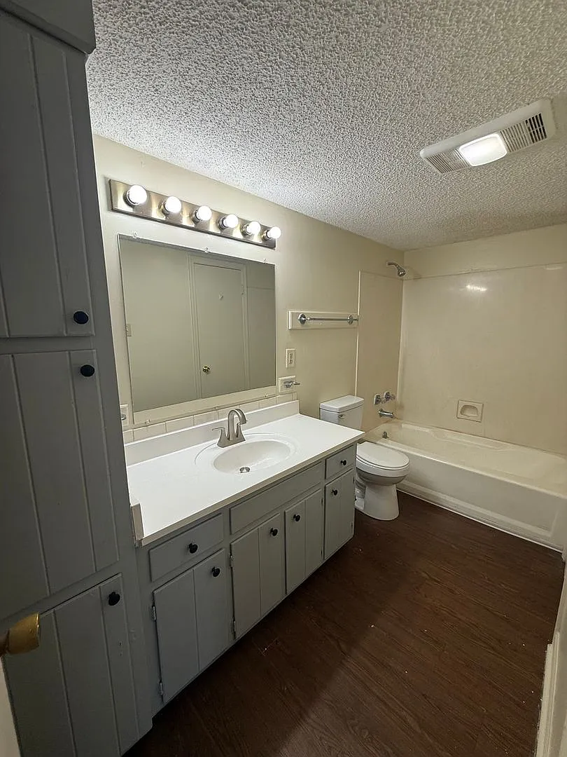 3bd 2ba Townhome — Photo 4